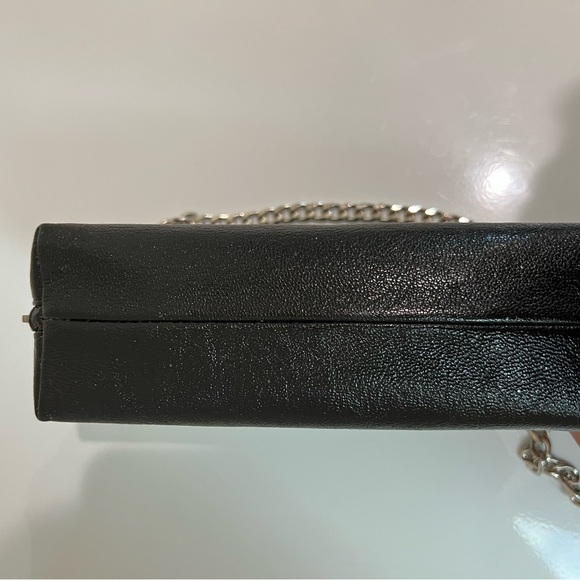 Chanel CC crossbody zip clutch - Picture 4 of 15